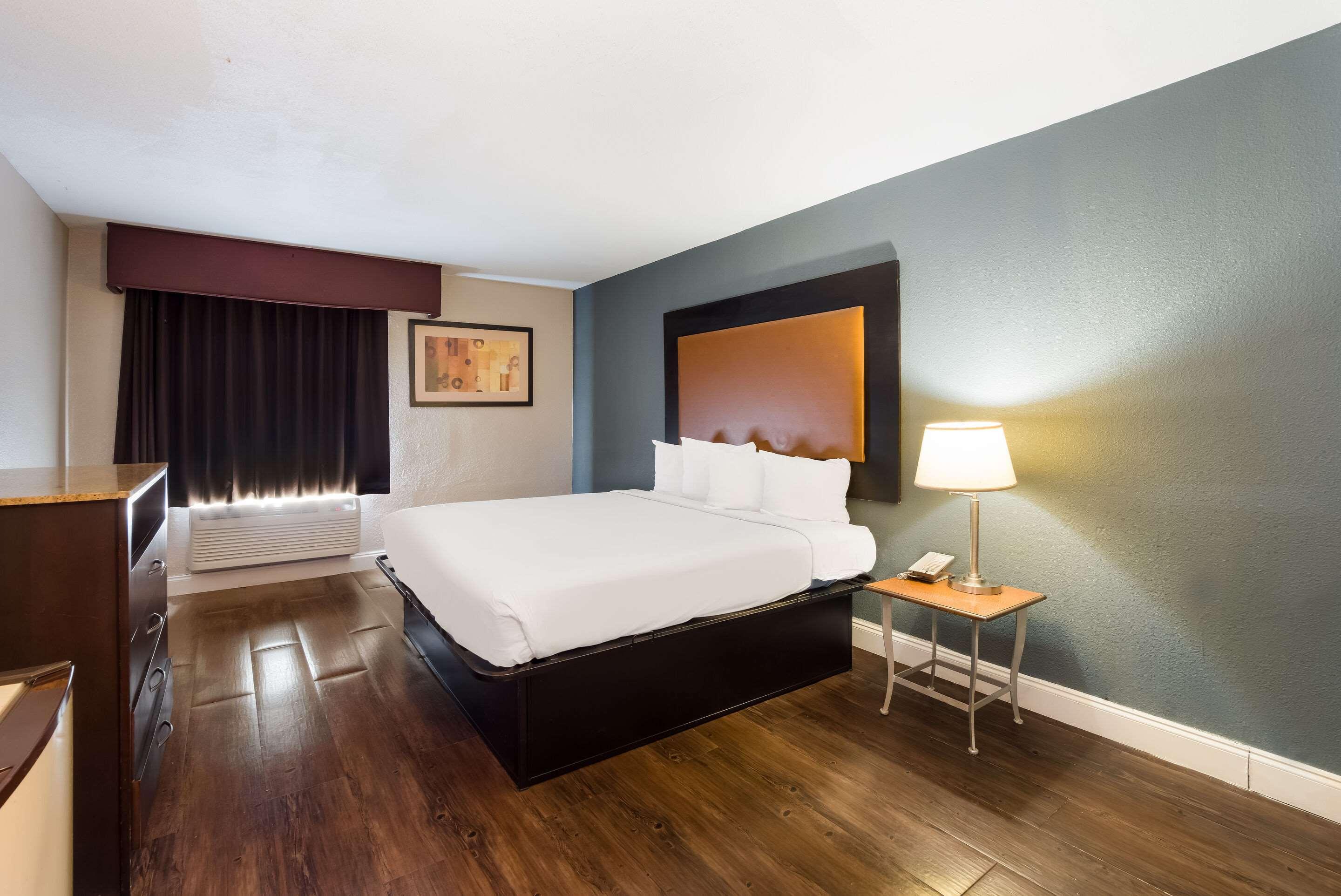 Rodeway Inn & Suites | Niagara Falls, NY 14304